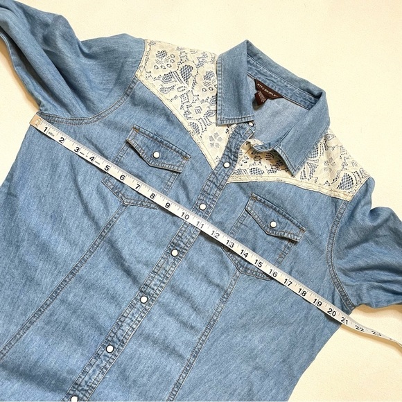 Bit and Bridle pearl snap button denim shirt medium - Picture 10 of 10